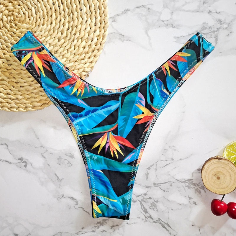 thong Bikini leaves